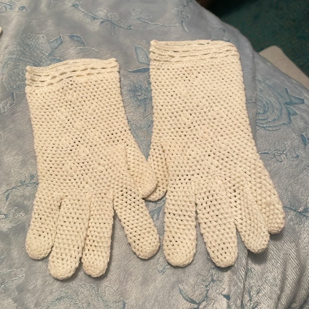 Elegant Women’s Glove Set - Picture 5 of 6